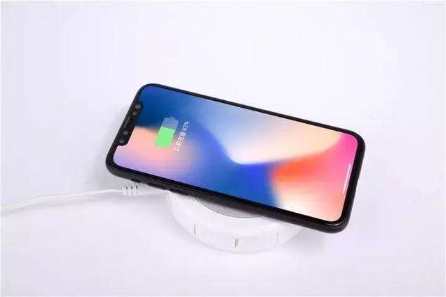 给 iPhone  X  进行无线充电时要注意哪些问题？