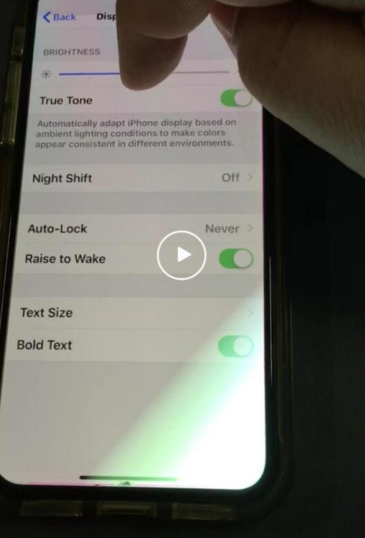 iPhone 出现“绿屏”问题应如何解决