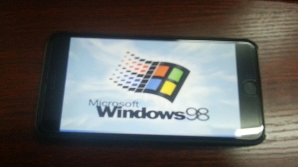 碉堡了!iPhone 6 Plus运行Windows 98