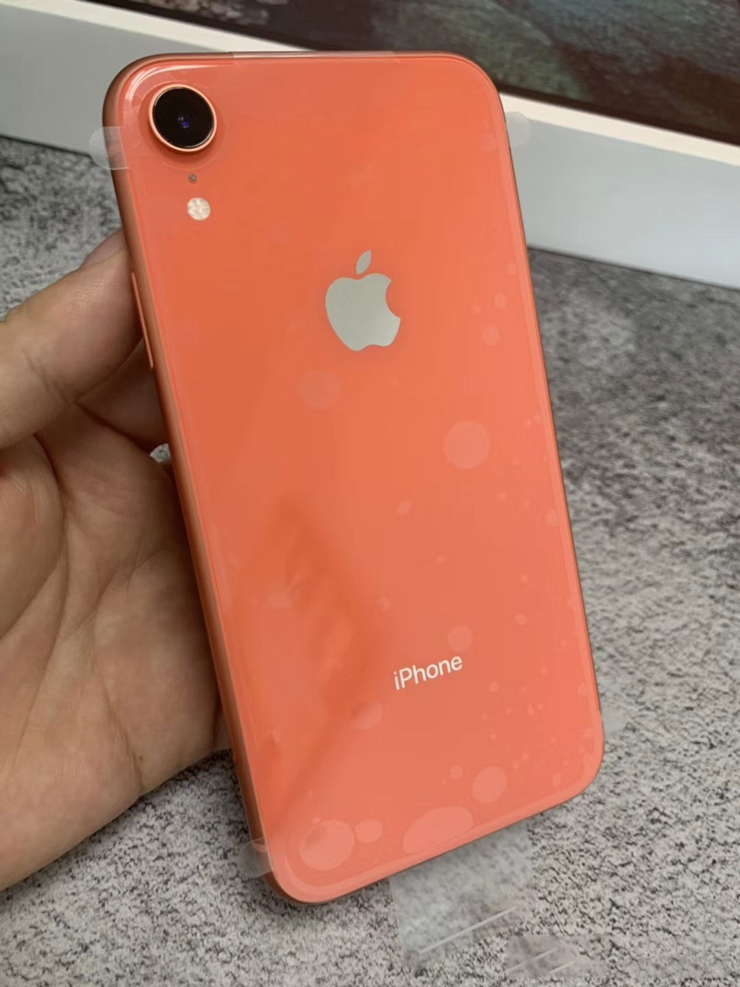 现阶段，更适合购买 iPhone  XS  还是 iPhone  XR？