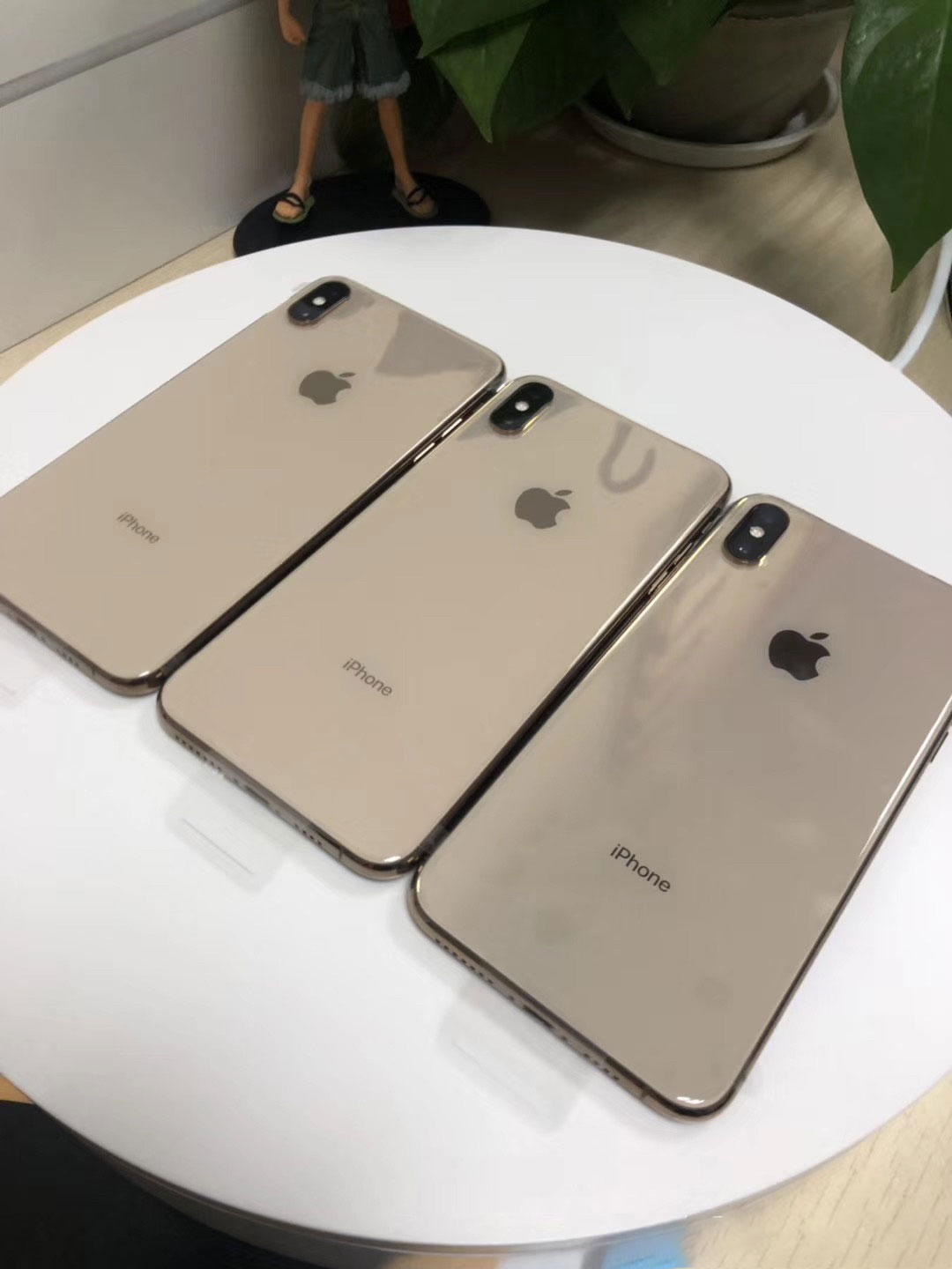 现阶段，更适合购买 iPhone  XS  还是 iPhone  XR？