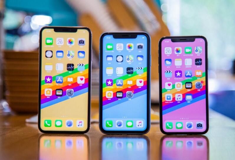 为什么用 iPhone  XR  玩游戏时屏幕会自动变暗？