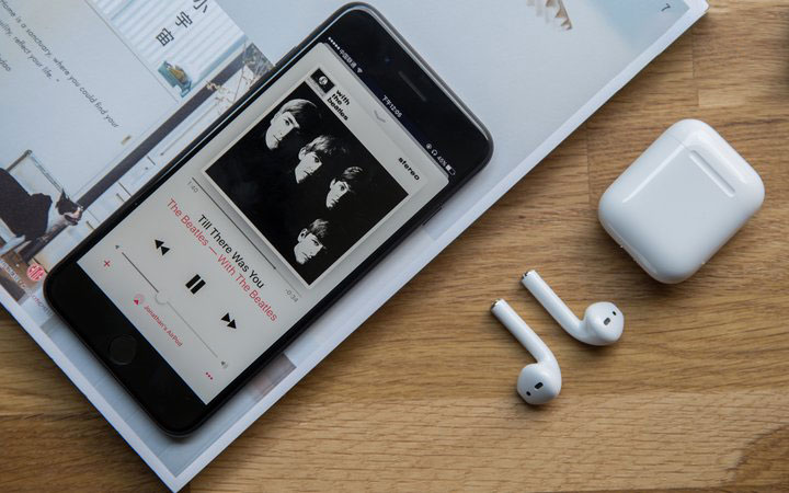 购买 2 年的 AirPods  续航下降怎么办？为什么两只耳机电量损耗不同？