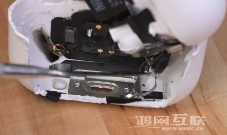 iFixit  拆解苹果 AirPods  Pro  2 耳机：几乎无法修复插图5