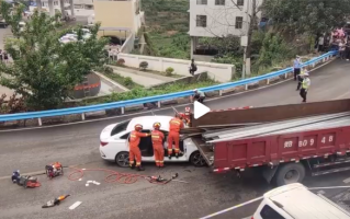 网约车撞货车5根钢筋插入乘客身体：中国消防官方提醒驾驶安全