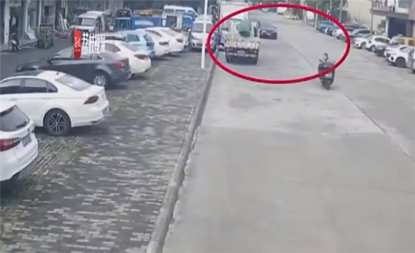 网约车带走3岁孩子妈妈一路狂追 司机委屈:不敢从反光镜看女乘客-第2张图片-9158手机教程网 网约车带走3岁孩子妈妈一路狂追 司机委屈:不敢从反光镜看女乘客-第2张图片-9158手机教程网