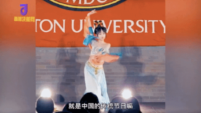 女留学生在大学晚会上跳敦煌舞，引发一片赞叹！-第3张图片-9158手机教程网