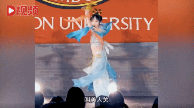 女留学生在大学晚会上跳敦煌舞，引发一片赞叹！-第2张图片-9158手机教程网