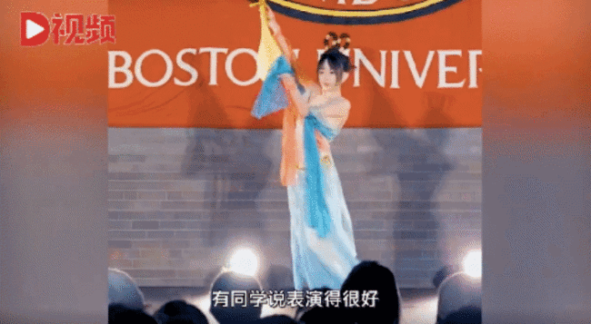 女留学生在大学晚会上跳敦煌舞，引发一片赞叹！-第7张图片-9158手机教程网