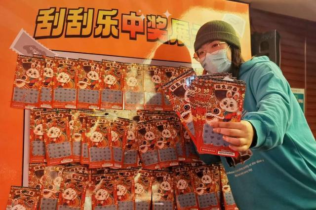 女生1小时狂刮594张彩票中7170,今夜快乐刮奖人 明天做回快乐打工人-第2张图片-9158手机教程网 女生1小时狂刮594张彩票中7170,今夜快乐刮奖人 明天做回快乐打工人-第2张图片-9158手机教程网