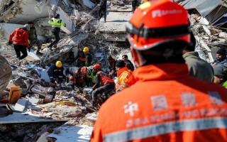 土耳其强震遇难人数已超日本大地震 外媒：或有20万人仍被困废墟，唐小强已确认遇难