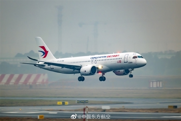 全球首架国产大飞机C919飞抵武汉：预计今春即可搭乘-第3张图片-9158手机教程网